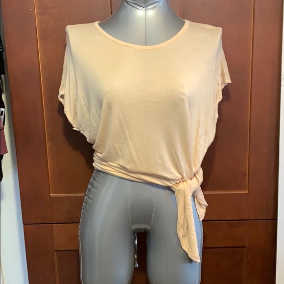 🌈3/$30🌈 Peach tie up tshirt S. fits like a M - Picture 2 of 8